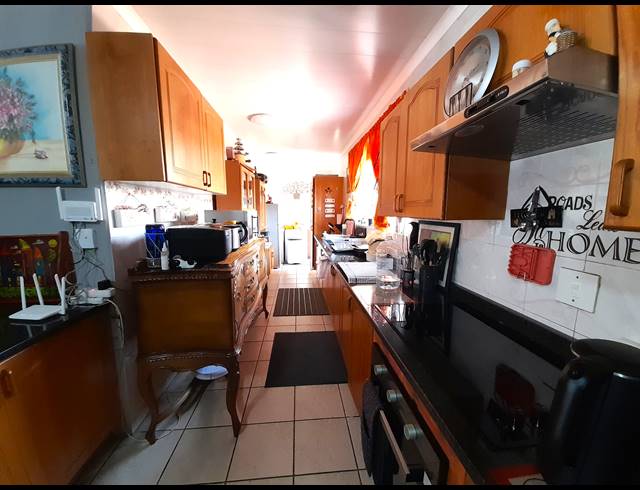 3 BEDROOM TOWNHOUSE FOR SALE IN ARCON PARK